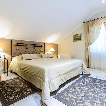 Sleeps 8 With Pool Air Con And Wifi *