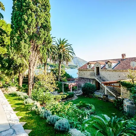 Sleeps 8 With Pool Air Con And Wifi Villa