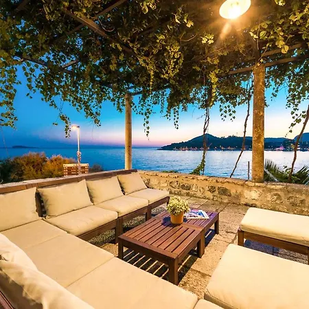 Villa Sleeps 8 With Pool Air Con And Wifi Mlini