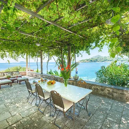 Sleeps 8 With Pool Air Con And Wifi Villa