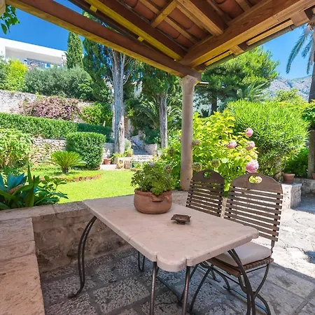 Sleeps 8 With Pool Air Con And Wifi Villa Mlini