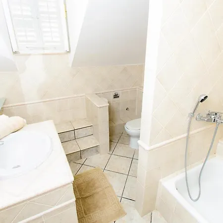 Sleeps 8 With Pool Air Con And Wifi Villa