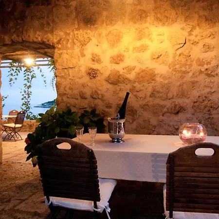 Villa Sleeps 8 With Pool Air Con And Wifi Mlini