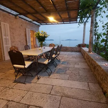 Sleeps 8 With Pool Air Con And Wifi Villa