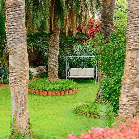 Sleeps 8 With Pool Air Con And Wifi *