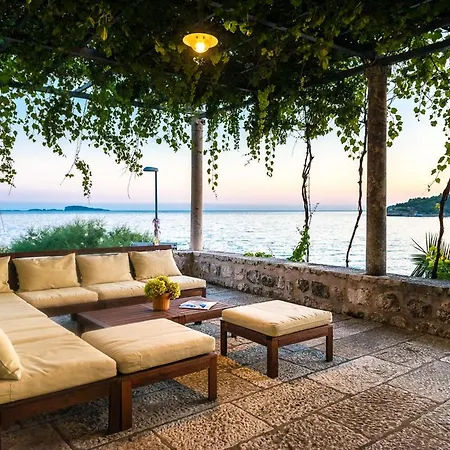 Villa Sleeps 8 With Pool Air Con And Wifi Mlini