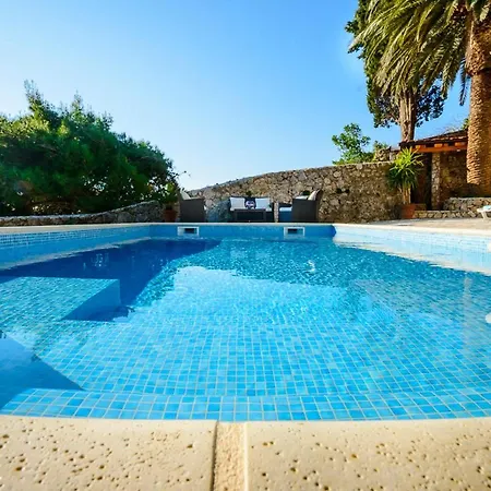 Sleeps 8 With Pool Air Con And Wifi Villa *