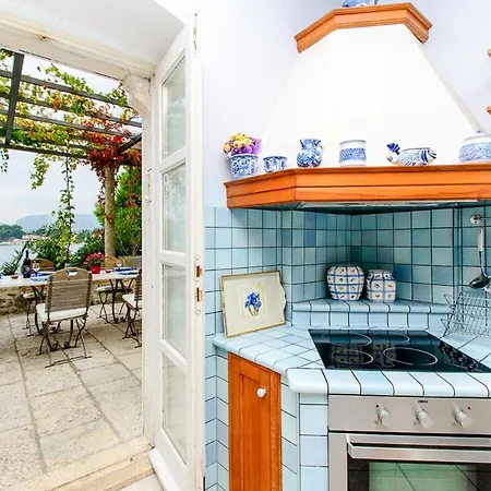 Villa Sleeps 8 With Pool Air Con And Wifi *